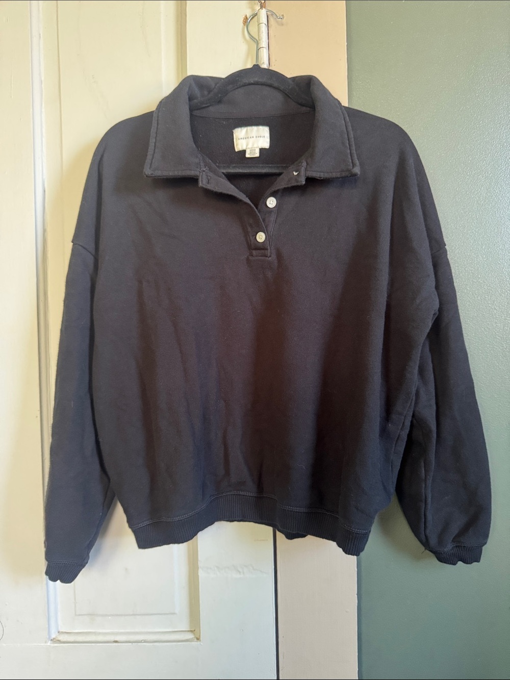 American Eagle Outfitters Black button up-Collar Pullover